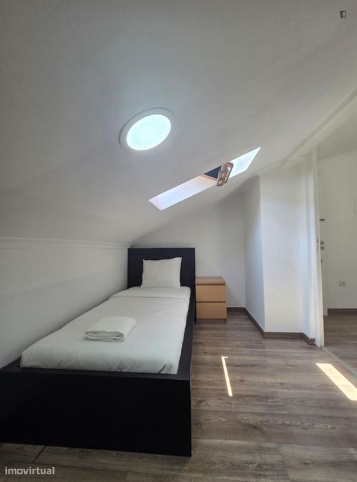 Quarto - localizado em Arroios Lisbon