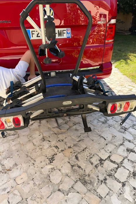 Porta-bicicletas Cruz Pivot R3 EU Towbar 4 bicicletas