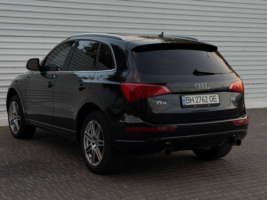 Audi Q5 2011 г 3.2л