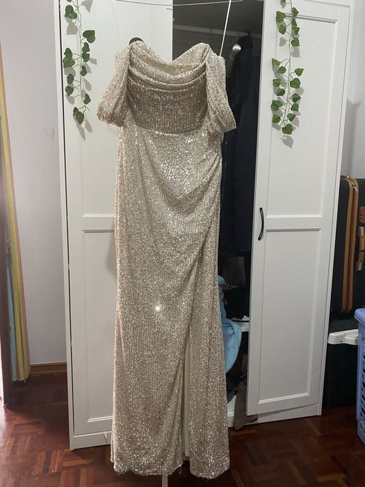 Vestido de gala com racha na perna