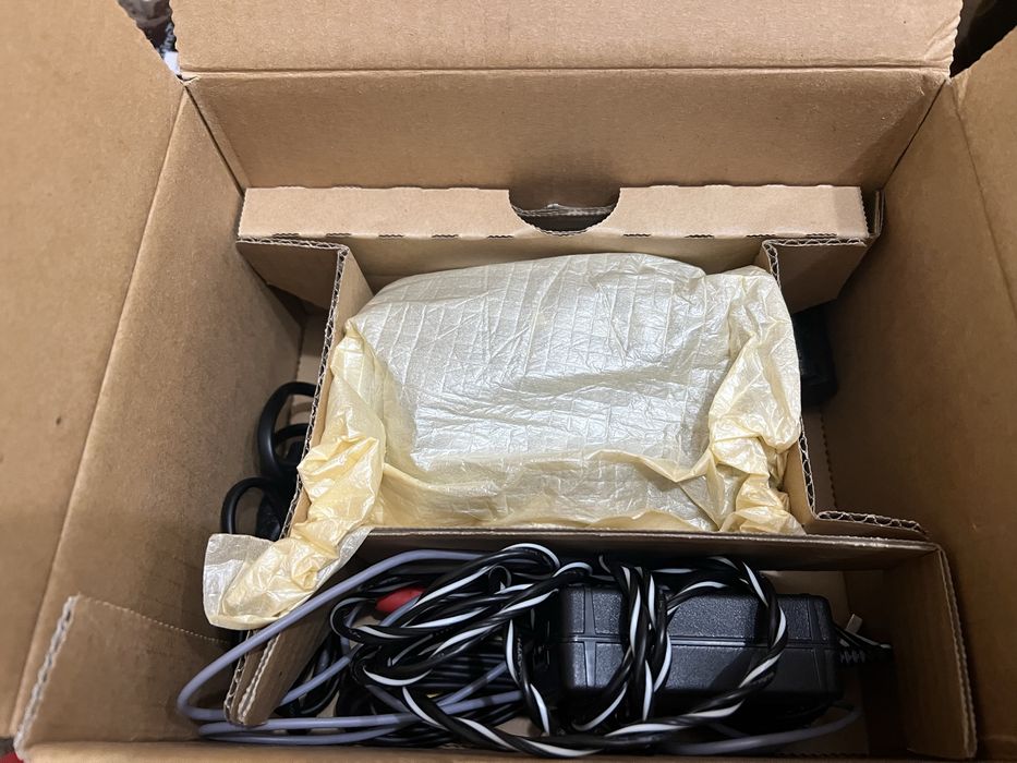 Sony DCR-DVD109E відеокамера з записом на DVD, стан як новий