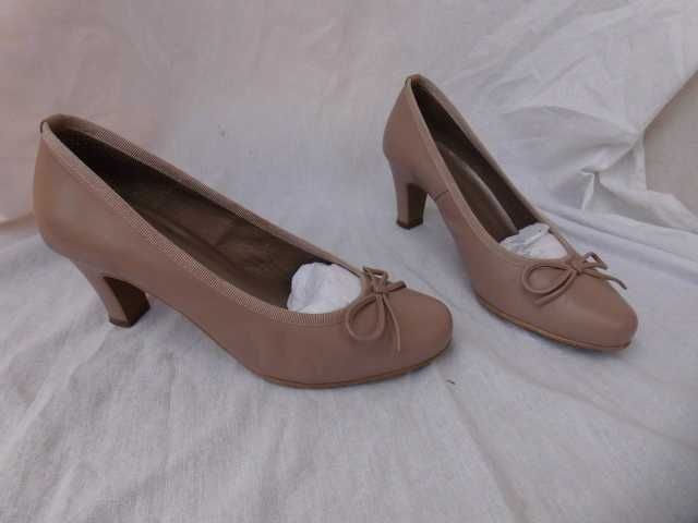 Brenda Zaro beżowe skórzane czółenka baleriny na obcasie 36