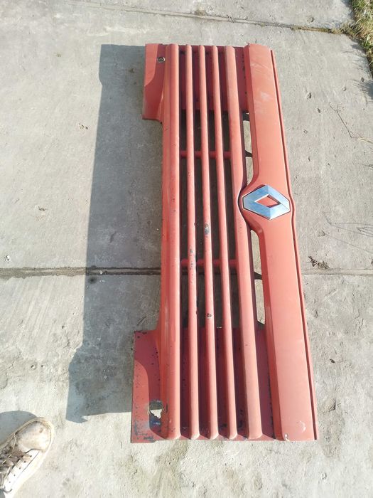 Бампер  Рено Магнум  евро 2.