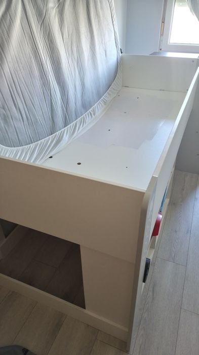 Cama de criança 1,80m Alta com prateleiras e escada