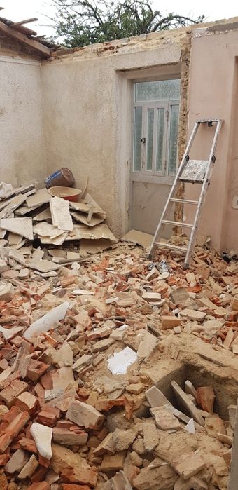 DEMOLIÇÕES LIMPEZAS CARRINHAS CONTENTORES recolha de entulho de obras