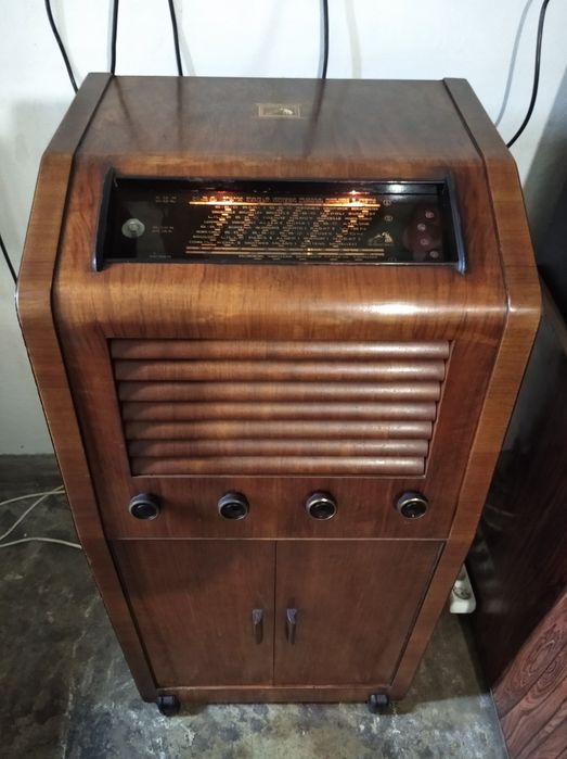 Raro e antigo radio-gira discos His Master`s Voice HMV 1302 de 1950