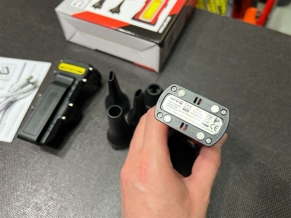 Аккумуляторный воздуходув + фонарь YATO YT-82937 - 110 000 об/мин