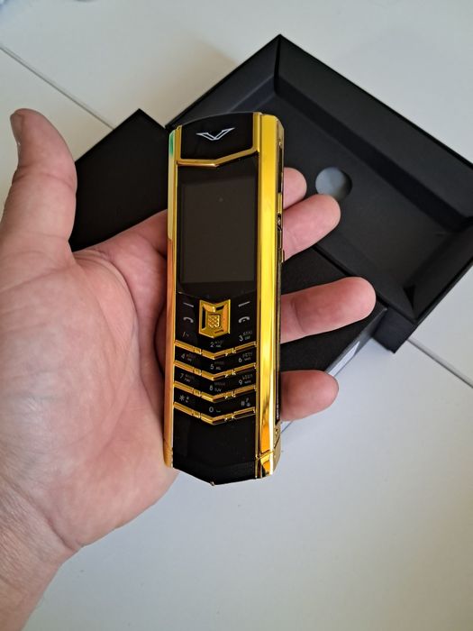Новый мобильный телефон VERTU Signature v10