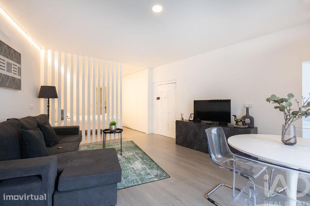 Renovated and Furnished T1 Apartment in Santa Maria Maior, 59 m²