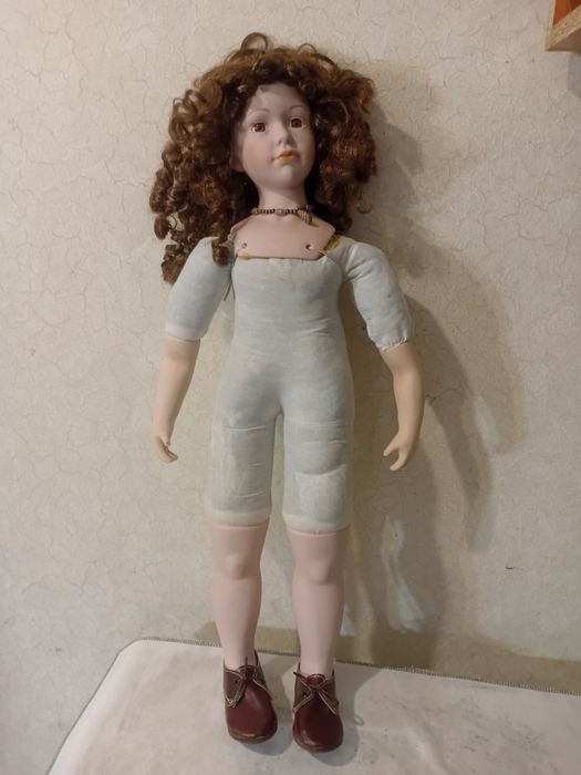 Фарфорова лялька 68 см