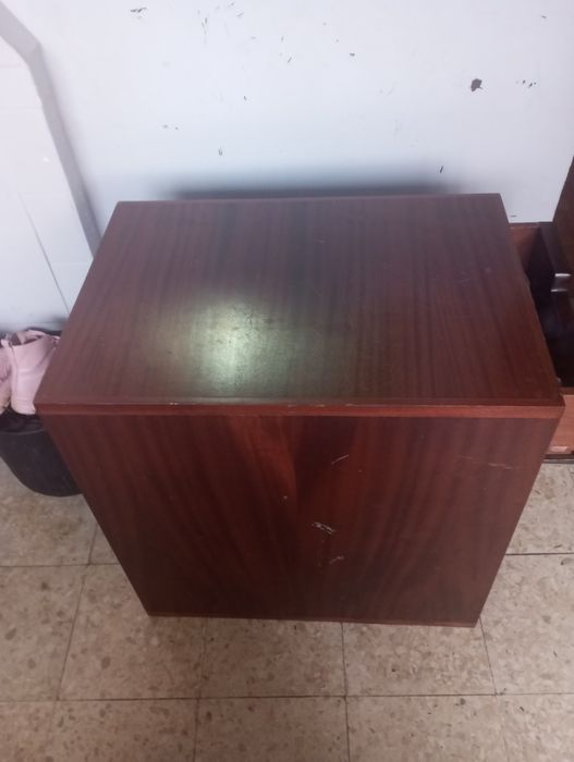 Móvel com 4 gavetas