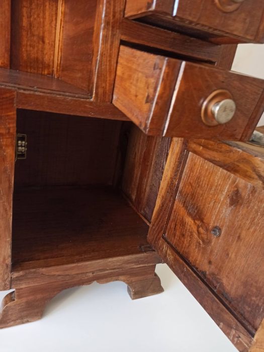 Mesinha de cabeceira Restaurada com pedra mármore