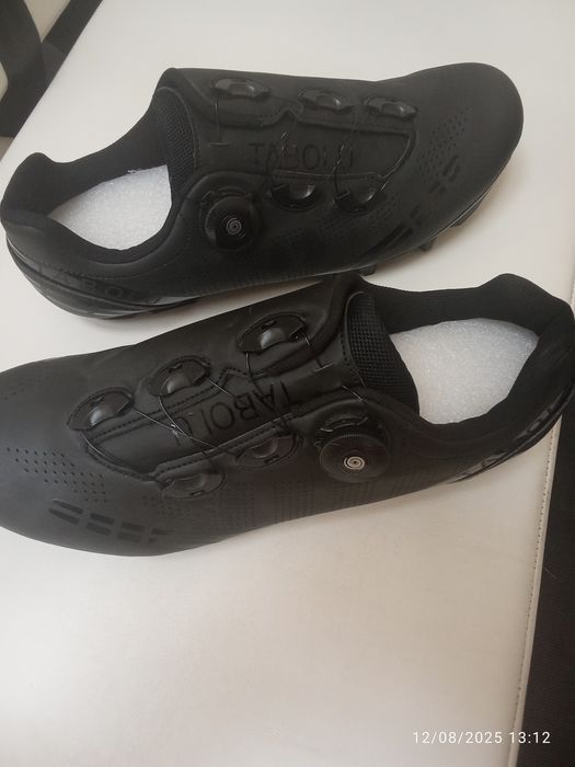 Vendo sapatos de ciclismo