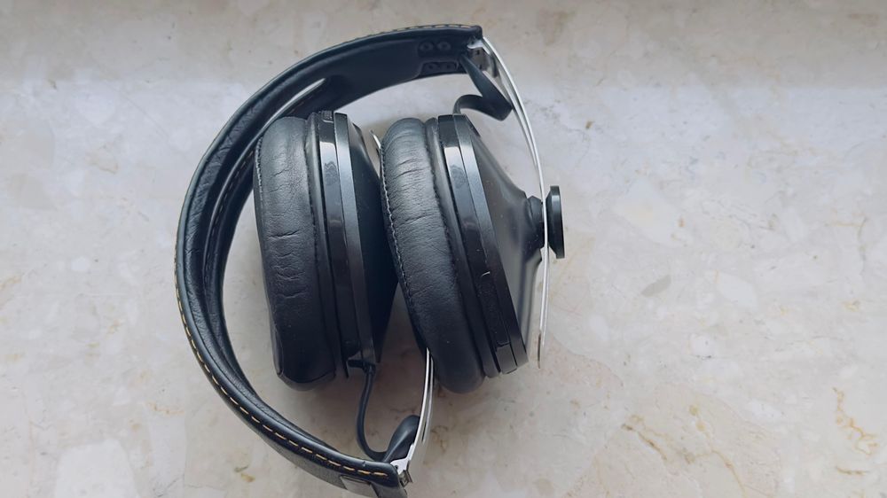 Momentum Wireless M2 AEBT