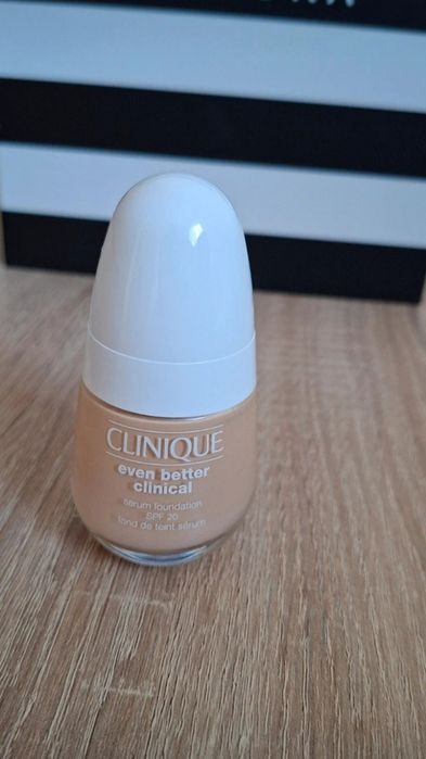 Podklad Clinique Even Better CN 08 Linen