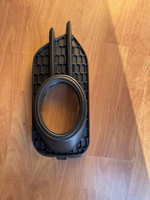 Заглушка решотка бампера птф WV Tiguan 2011-17