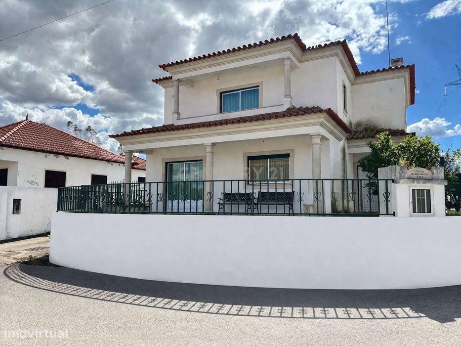 Moradia T3 individual com Jardim e Garagem em Mata- Milagres