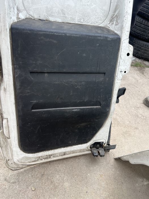 Задние двери Fiat Doblo Фіат добло