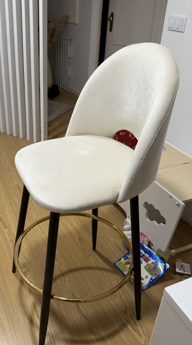 Vendo 2 cadeiras altas cozinha