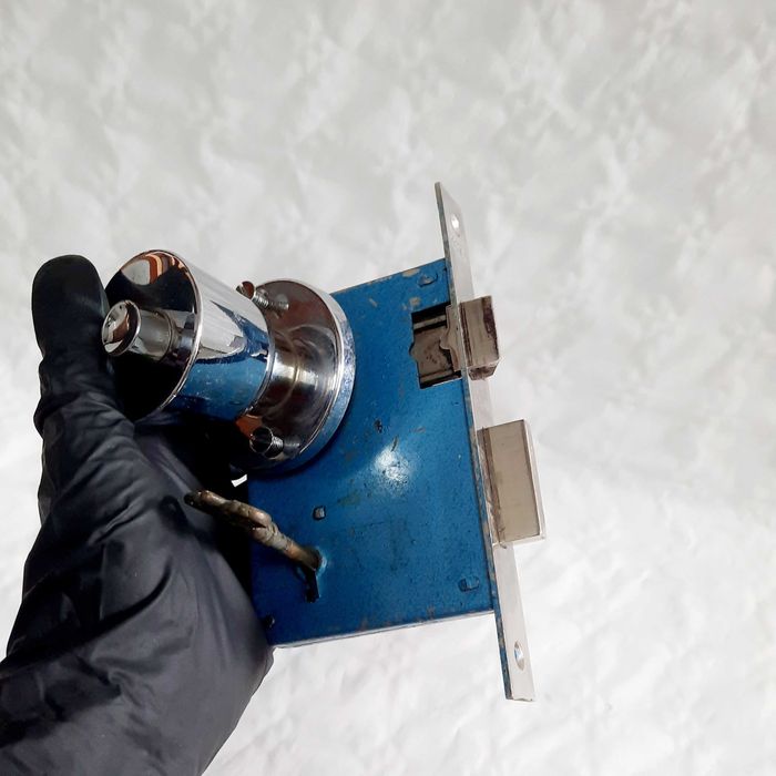 Fechadura embutida em aço CIFIAL com puxadores - Acessórios de porta