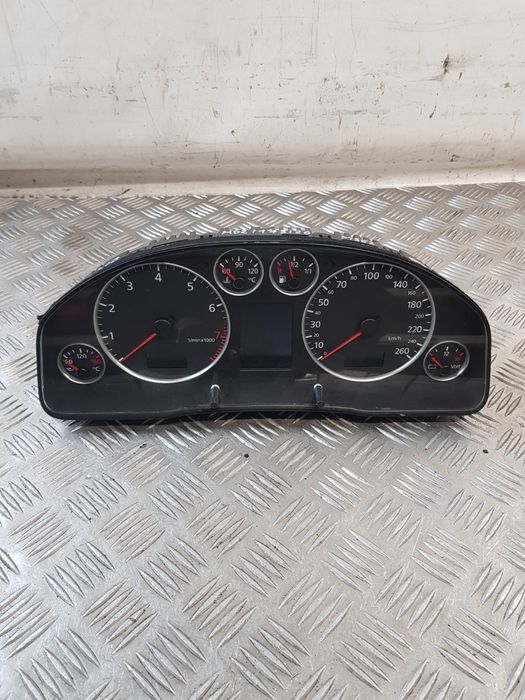 Licznik 4B0920933J Audi A6 C5 3.0B 02R- Europa