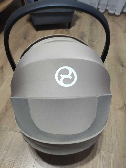 Fotelik Cloud T
Cybex Cloud T i-size Plus Cozy Beige oraz baza cybex