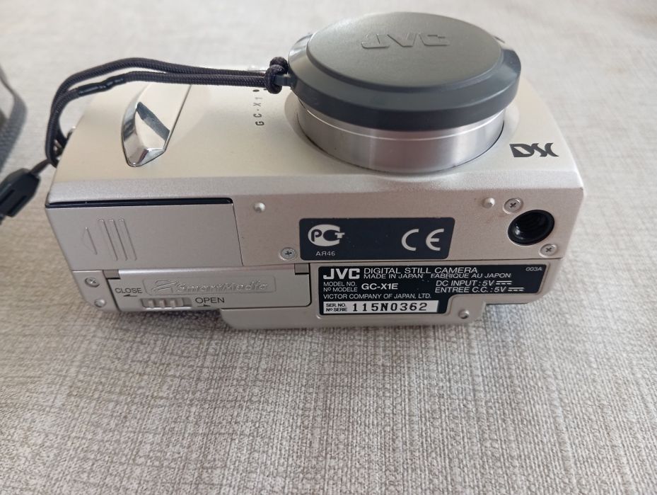 Aparat cyfrowy JVC GC-X1 Vintage