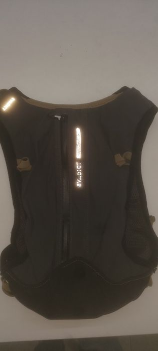 Vendo mochila Evadict de 10L com bolsa de hidratação 1L.