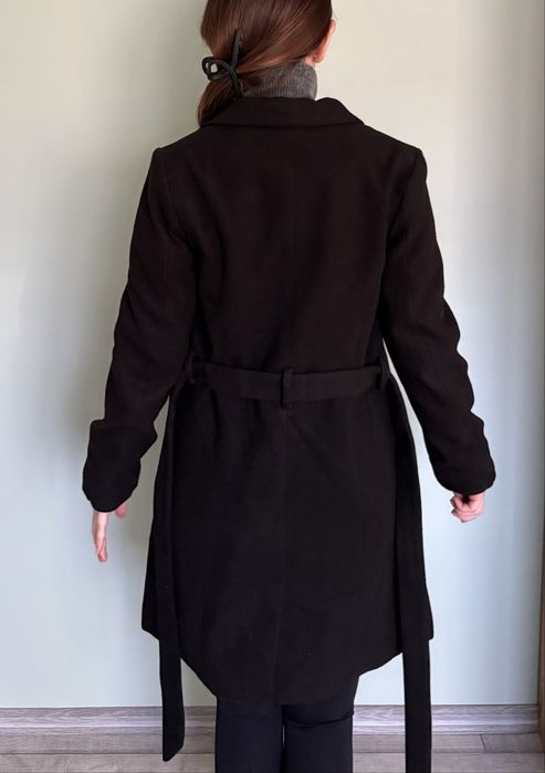 Пальто чорне на запах