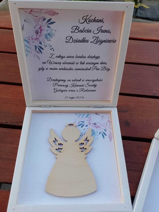 Podziękowania komunijne w pudełku drewnianym