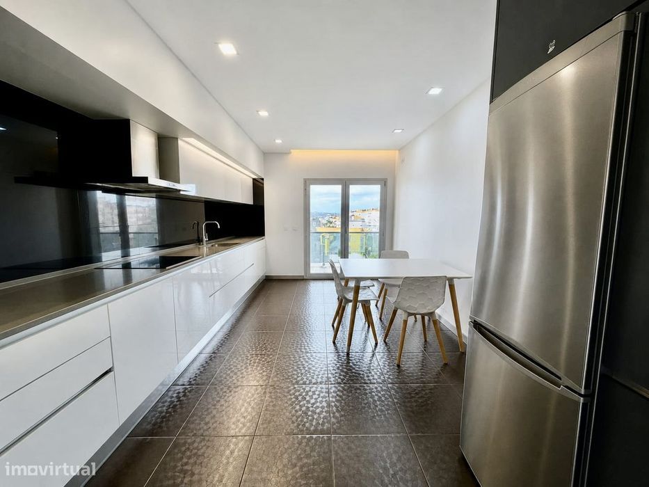 T3 com 184,92 m², Garagem Box e Vista Castelo | Casal Andrino, Leiria