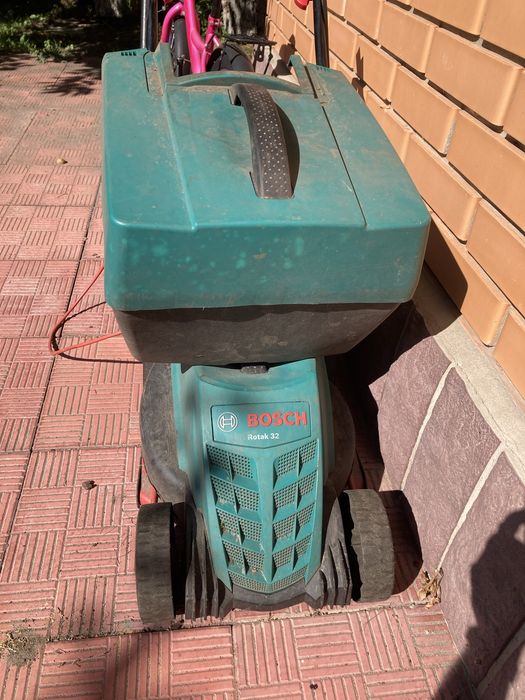 Bosch Rotak 32 газонокосарка