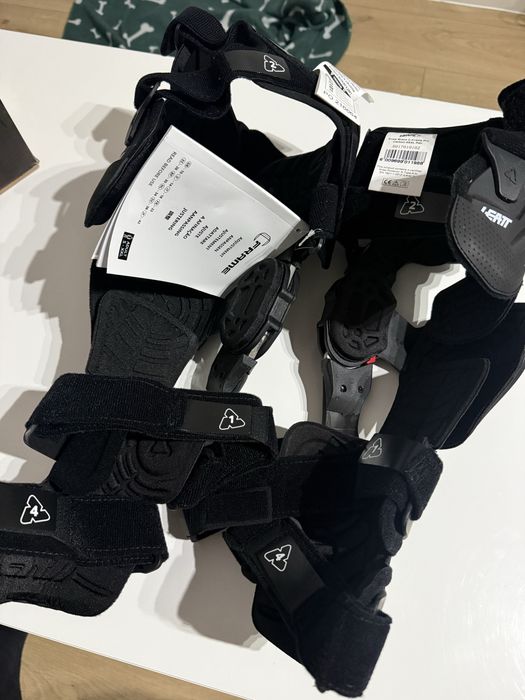 Leatt C-Frame Pro Carbon XXL – ortezy kolan para | NOWE