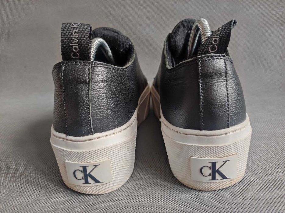 2- Calvin Klein Jeans - Sneakersy na platformie r. 39