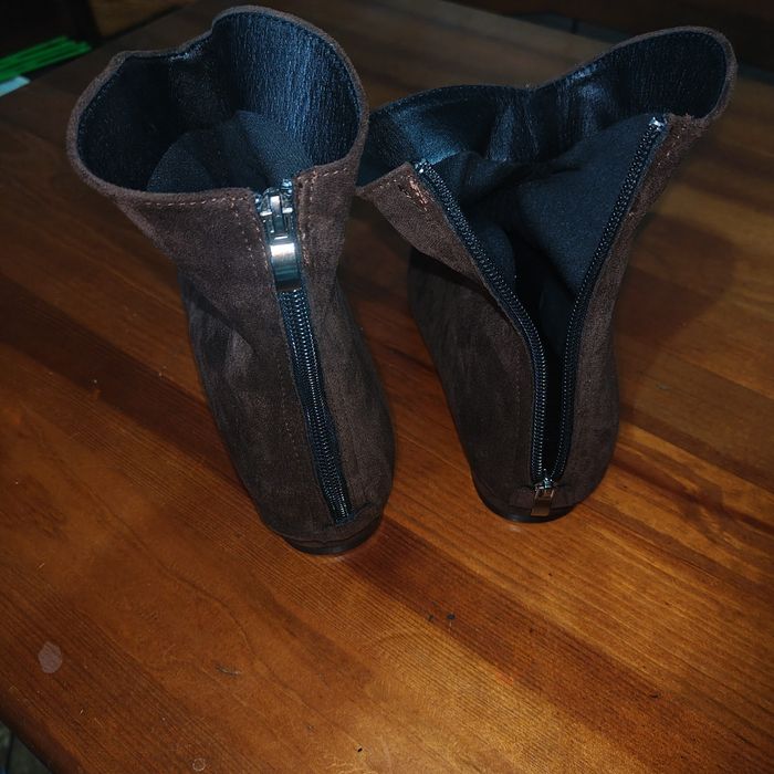 Eleganckie brązowe botki zamszowe 38