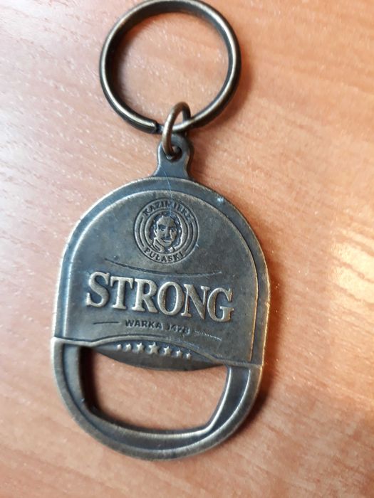 Otwieracz do piwa  zawieszka do kluczy z logo Strong