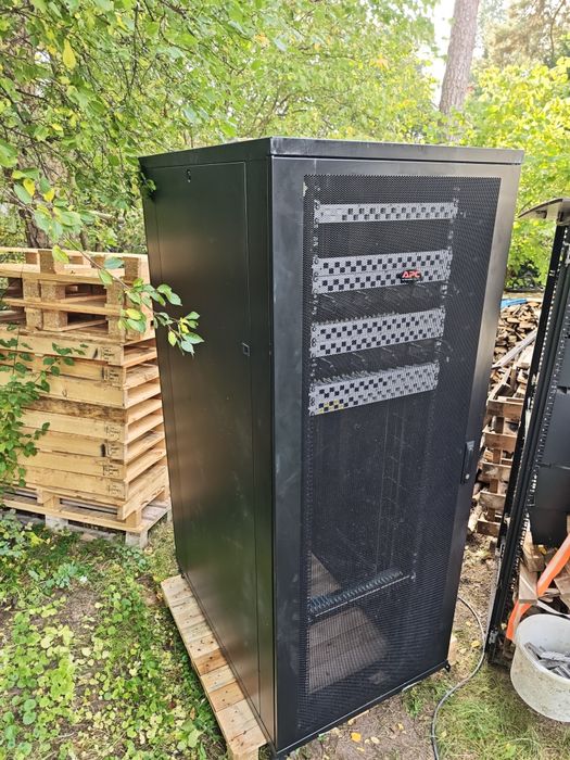 Szafa serwerowa apc 120x80x200