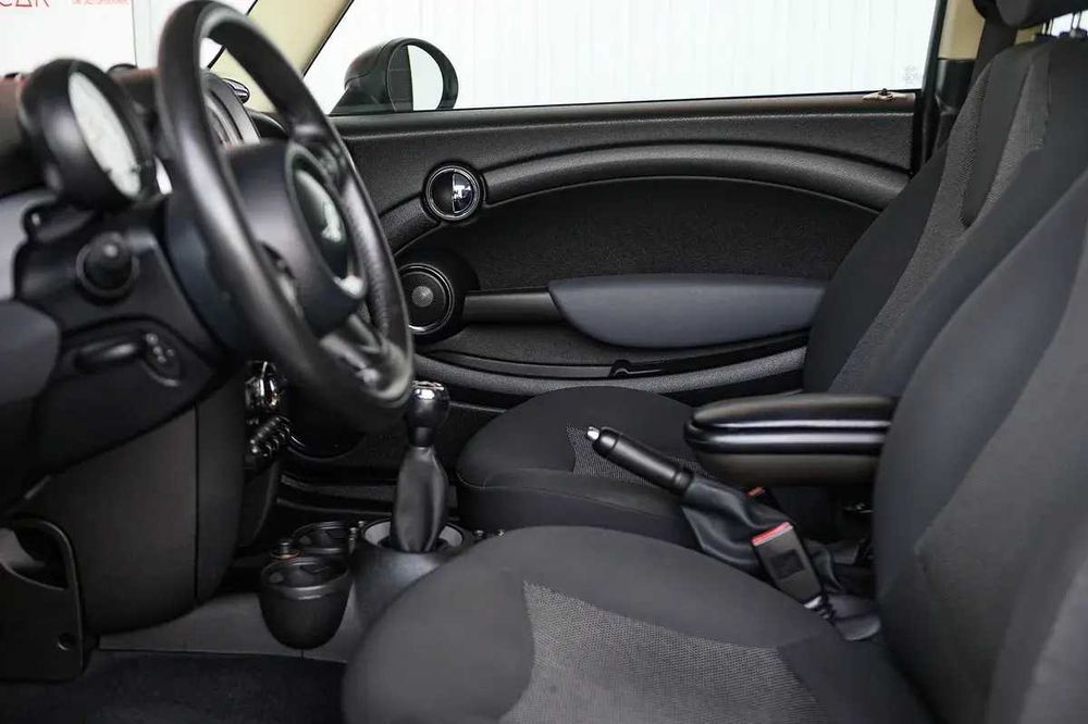 Mini Cooper D (motor BMW) – Excelente estado