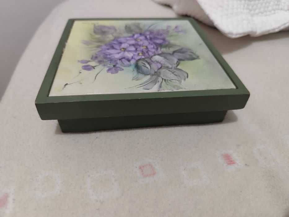 Wooden Box with Tile64551921817089126