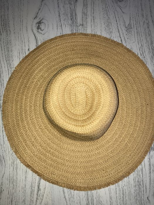 Mala e chapéu de praia nova