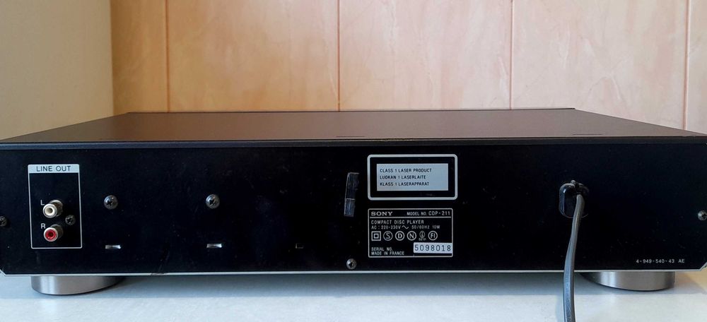 CD проигрователь SONY CDP - 211. Цена 1300гр.