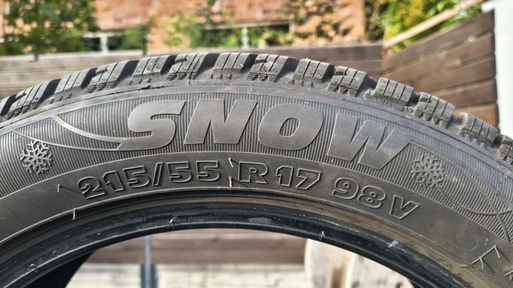 Opony zimowe Kormoran Snow 215/55 R17, DOT 22/2025, wzmocnione, jak nowe