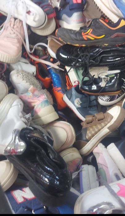 Продам Оптом детскую обувь секонд хенд