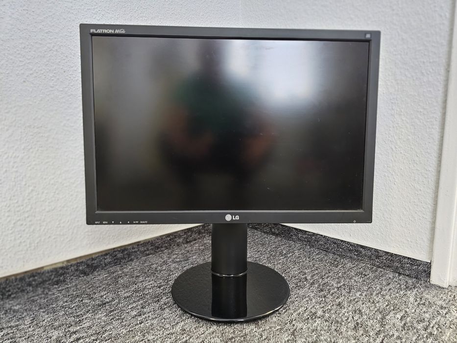Monitor 24" LG L245WP 16:10