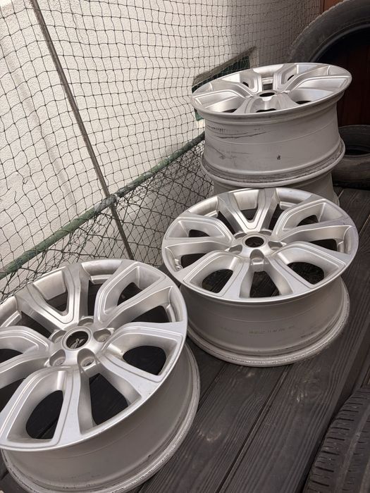 Vendo comjunto de 4 pneus e jantes 18 quase novos