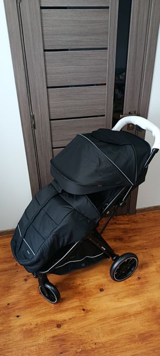 Нова прогулянкова коляска від Carrello