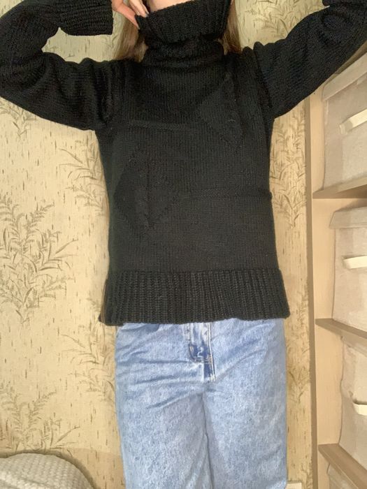 czarny golf sweter w geometryczne wzory wełna