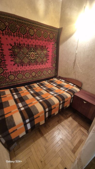 Ретро квартира за помірну ціну в колоритному районі  Борщагівка.