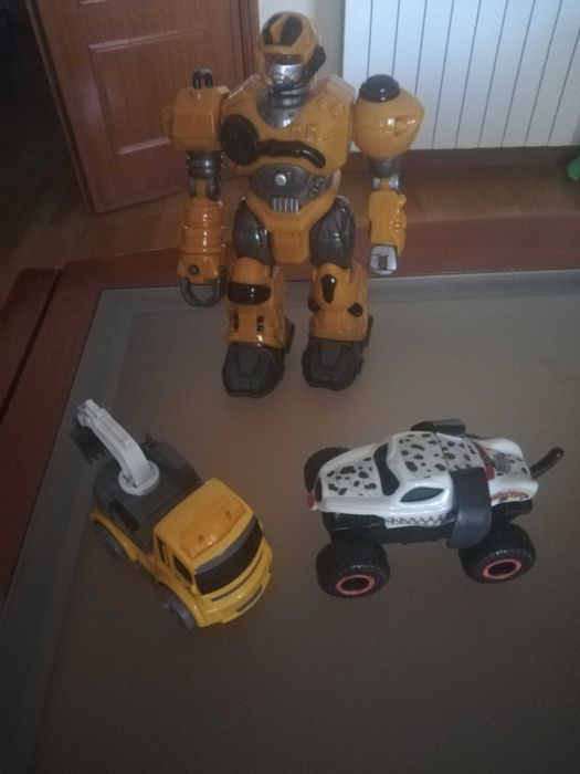 Boneco Robot e carros