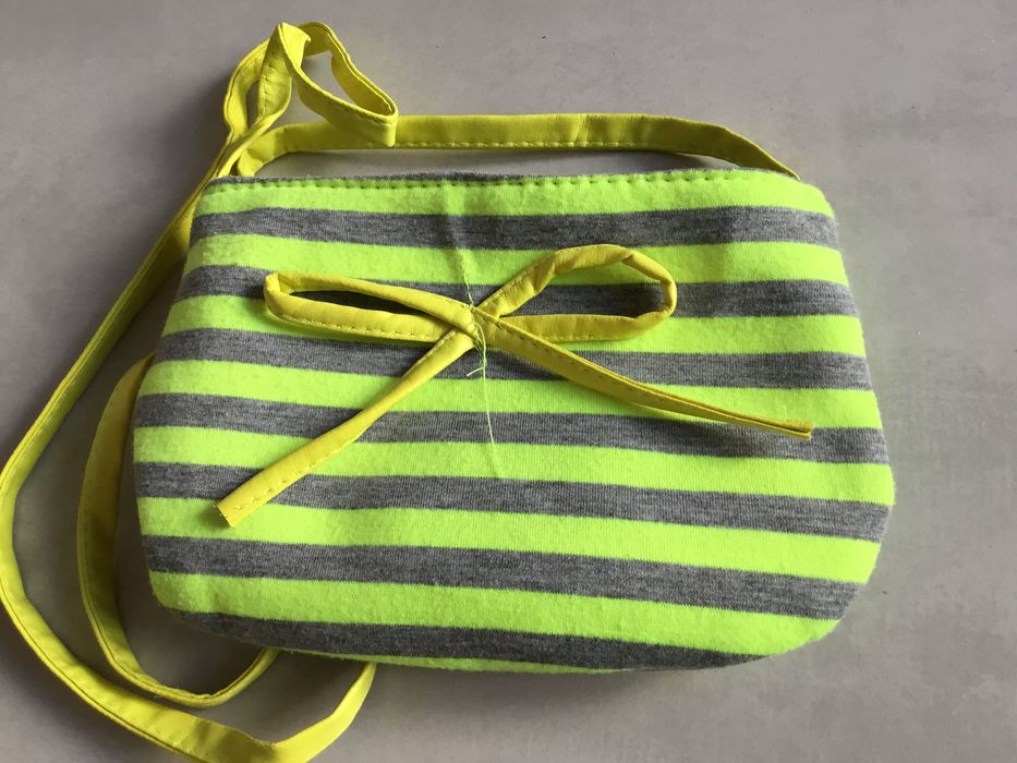 komplet różnych kolorowych gratisów dla dzieci